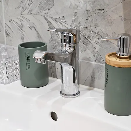 Jade - With Parking * 바르나