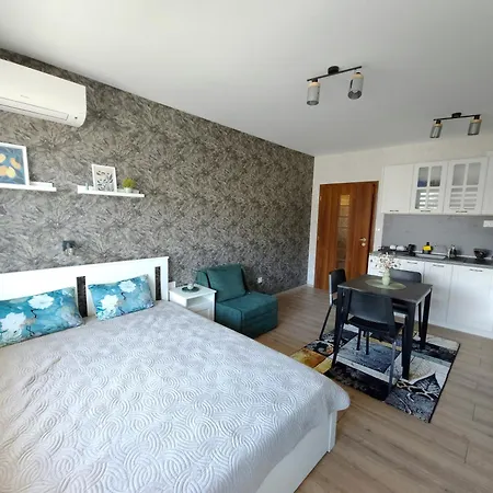 Jade - With Parking 아파트