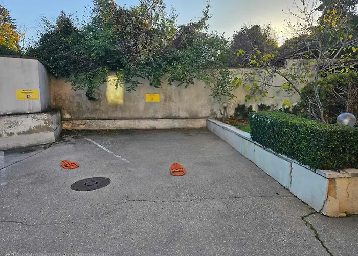 Jade - With Parking *