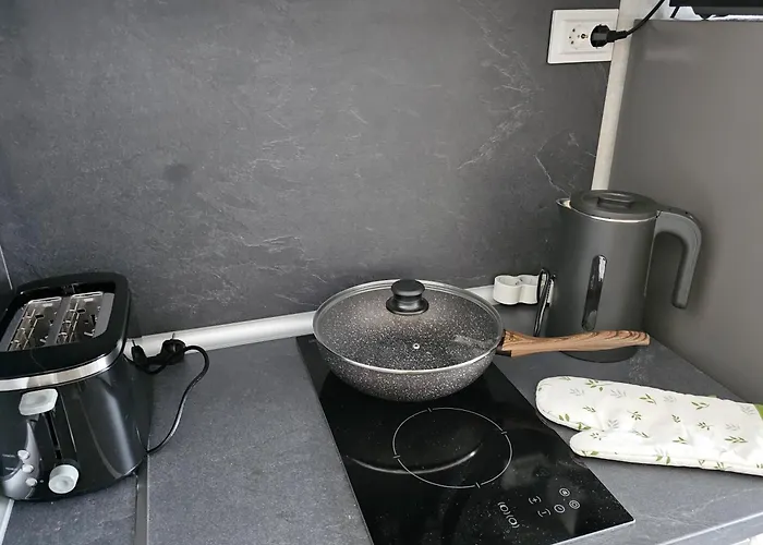 Jade - With Parking 아파트 *