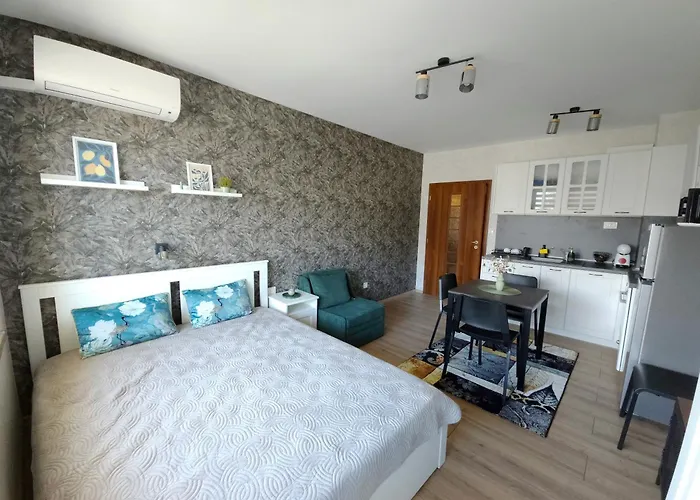 Jade - With Parking 아파트